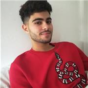 Étudiant donnant cours de mathématiques niveau sixième à seconde